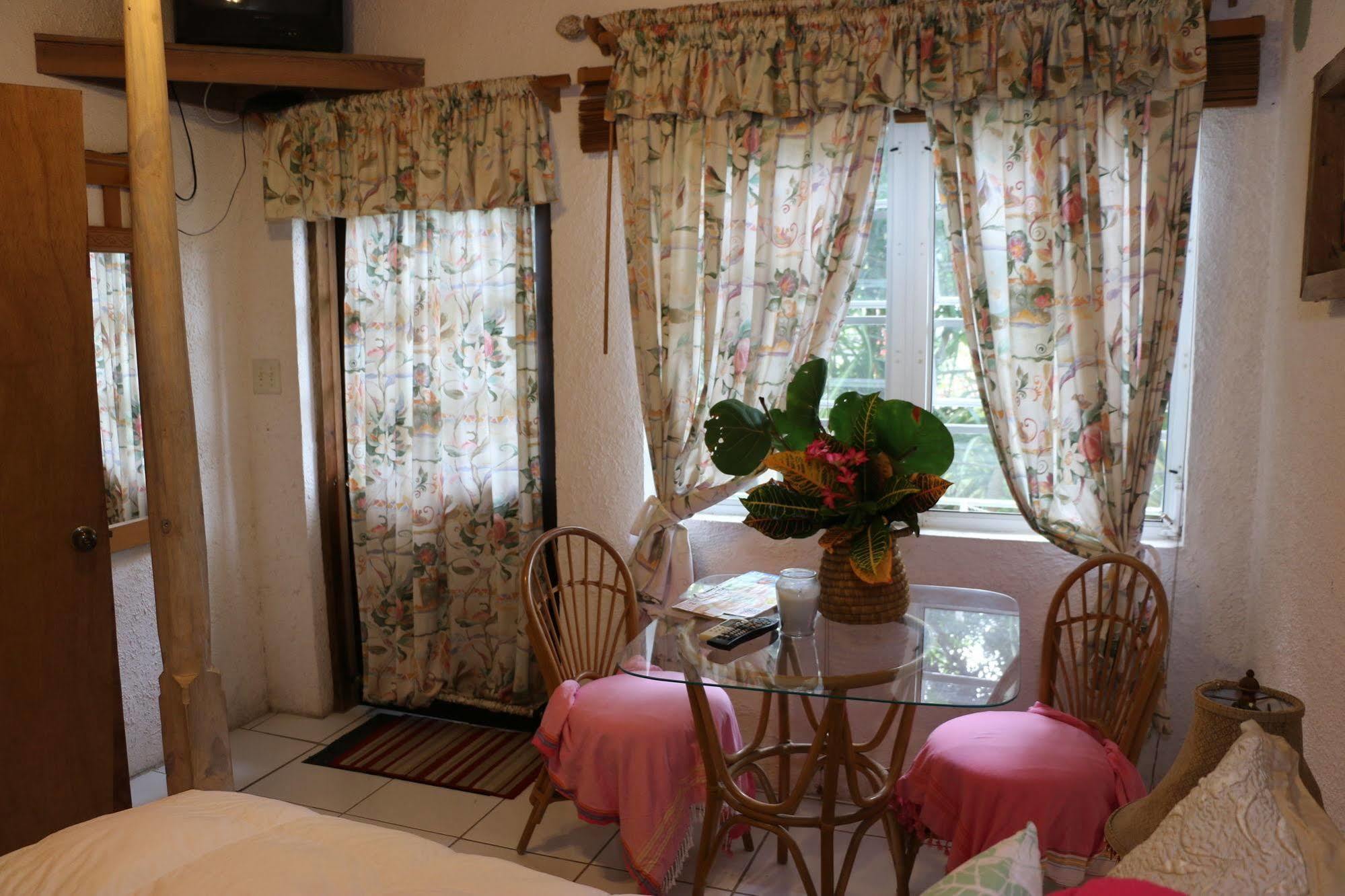 The Sugar Apple Lodging Dunmore Town Экстерьер фото